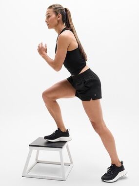 ATHLETA Weekender Mid Rise 3” Run Short in Black - L